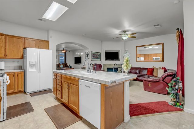 1817 W Picadilly Lane, Hanford, CA 93230