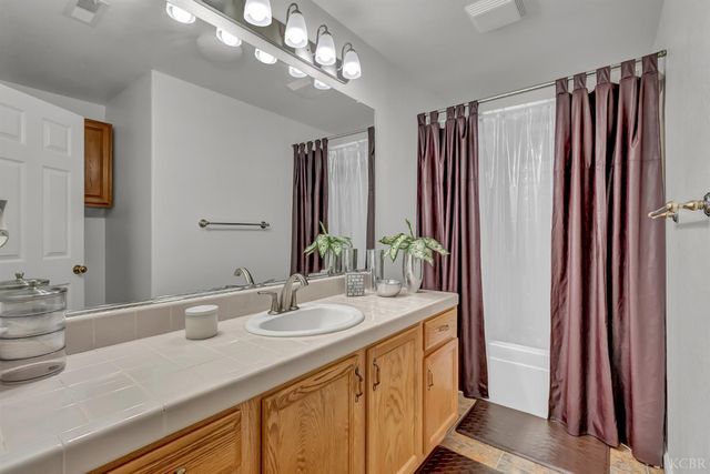 1817 W Picadilly Lane, Hanford, CA 93230