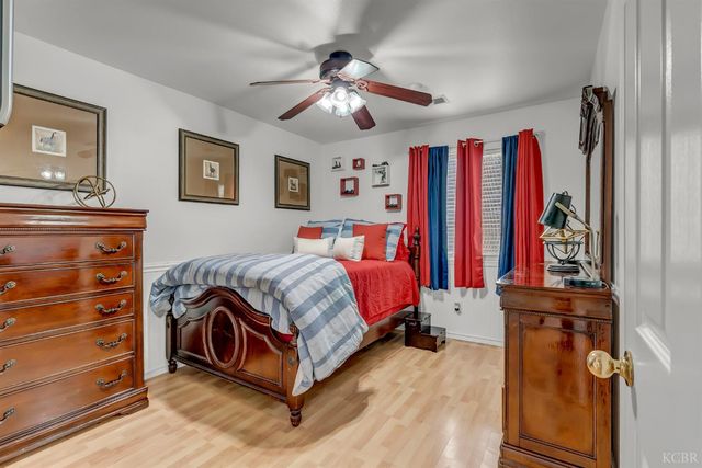 1817 W Picadilly Lane, Hanford, CA 93230