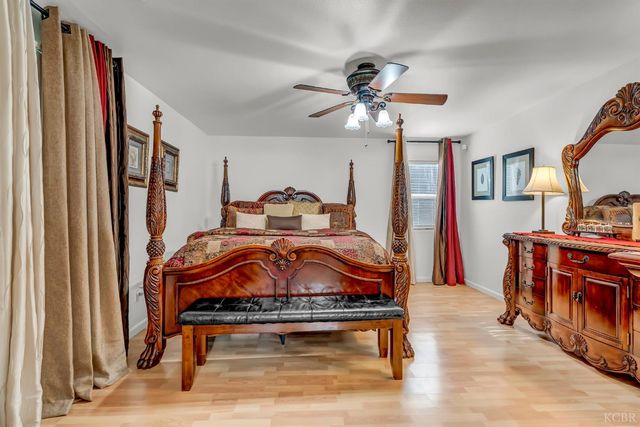 1817 W Picadilly Lane, Hanford, CA 93230