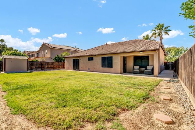 1817 W Picadilly Lane, Hanford, CA 93230