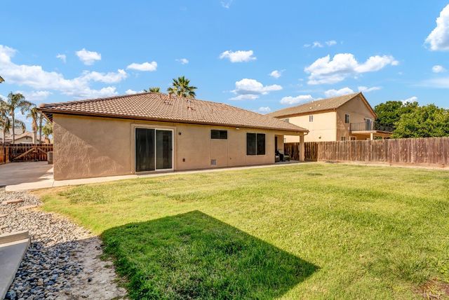 1817 W Picadilly Lane, Hanford, CA 93230
