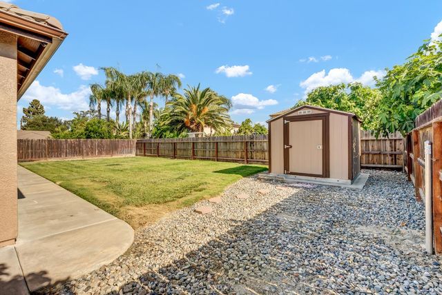 1817 W Picadilly Lane, Hanford, CA 93230