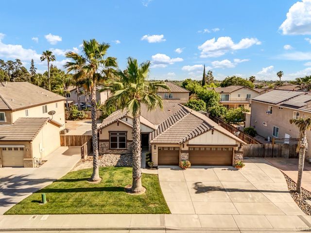 1817 W Picadilly Lane, Hanford, CA 93230
