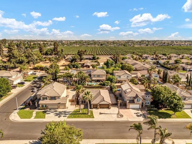 1817 W Picadilly Lane, Hanford, CA 93230