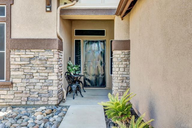 1817 W Picadilly Lane, Hanford, CA 93230