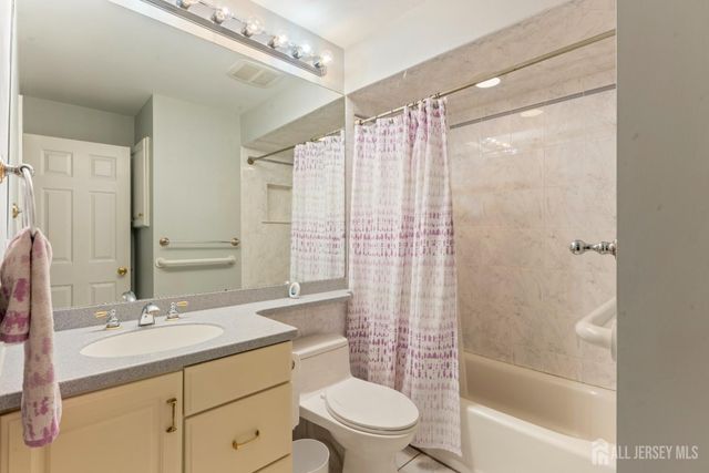 241 Fernhead Avenue, Monroe, NJ 08831