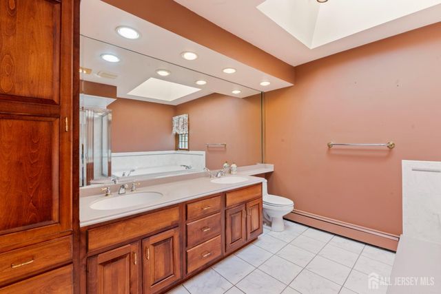 241 Fernhead Avenue, Monroe, NJ 08831