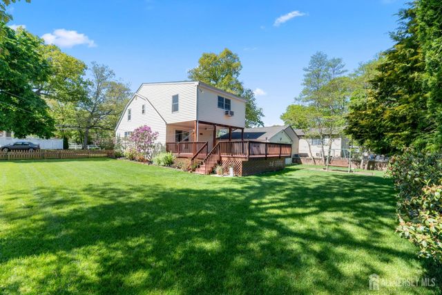 241 Fernhead Avenue, Monroe, NJ 08831