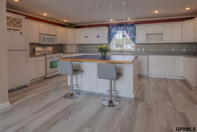 2007 Crappie Cove, Bellevue, NE 68123