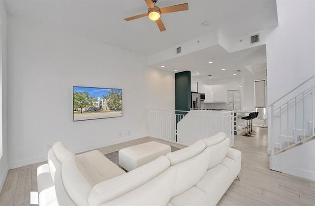 703 SE 16th Ct, Fort Lauderdale, FL 33316