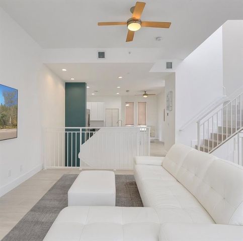 703 SE 16th Ct, Fort Lauderdale, FL 33316