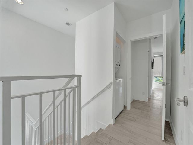 703 SE 16th Ct, Fort Lauderdale, FL 33316