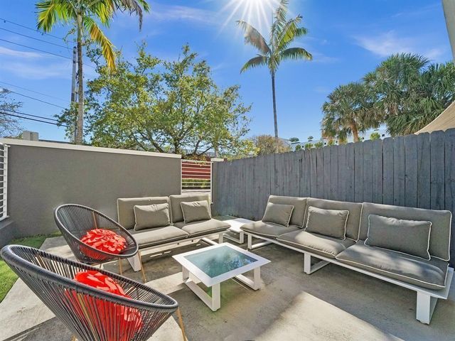 703 SE 16th Ct, Fort Lauderdale, FL 33316