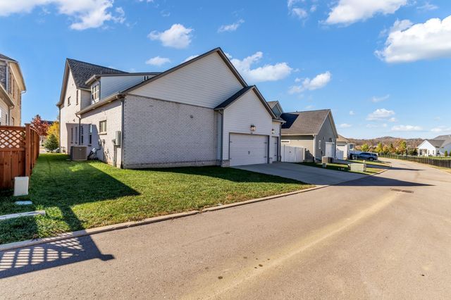 368 Azalea Cir, Hendersonville, TN 37075