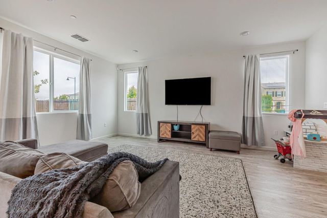 500 Duran Drive, Hollister, CA 95023