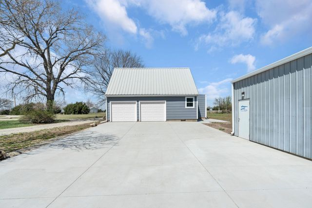 10270 SW Hidden Lane Rd, Augusta, KS 67010