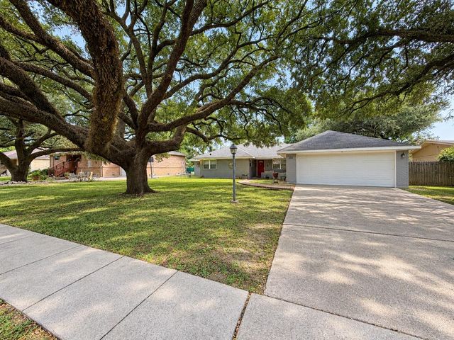 15901 Jersey Drive, Houston, TX 77040