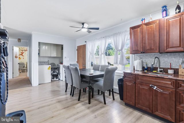28 ORCHARD LN, Levittown, PA 19055