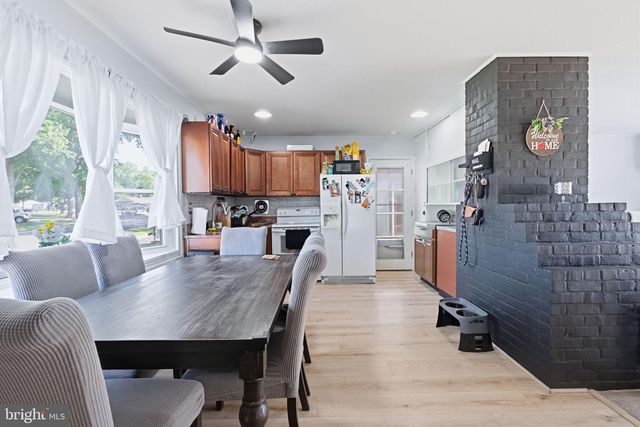28 ORCHARD LN, Levittown, PA 19055