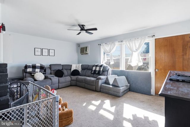 28 ORCHARD LN, Levittown, PA 19055