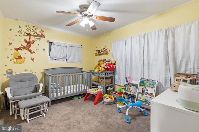 28 ORCHARD LN, Levittown, PA 19055