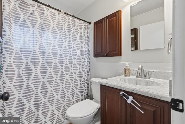 28 ORCHARD LN, Levittown, PA 19055