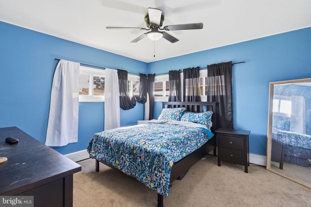 28 ORCHARD LN, Levittown, PA 19055