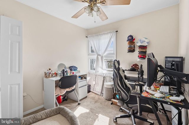 28 ORCHARD LN, Levittown, PA 19055