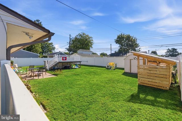 28 ORCHARD LN, Levittown, PA 19055