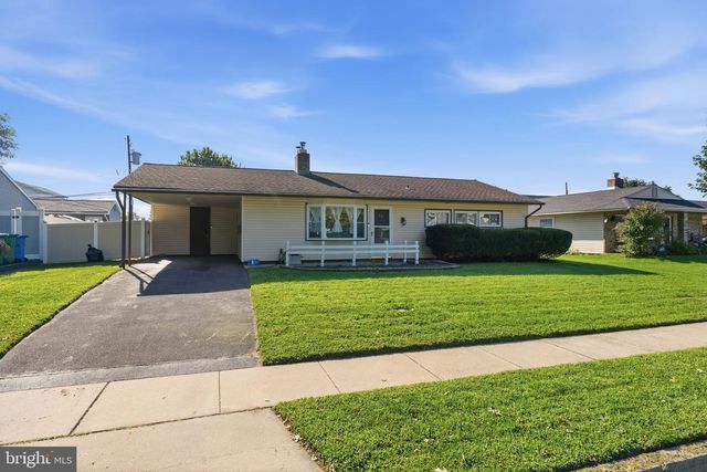 28 ORCHARD LN, Levittown, PA 19055
