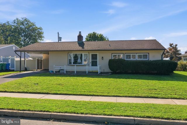 28 ORCHARD LN, Levittown, PA 19055