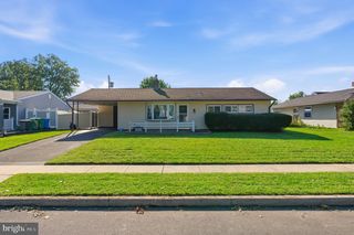 28 ORCHARD LN, Levittown, PA 19055