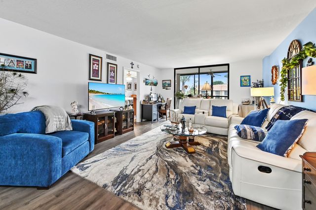 4725 LUCERNE LAKES Boulevard E 202, Lake Worth, FL 33467