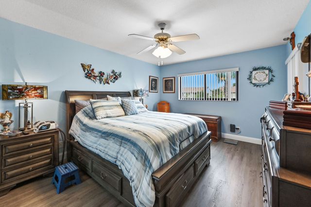 4725 LUCERNE LAKES Boulevard E 202, Lake Worth, FL 33467