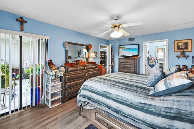 4725 LUCERNE LAKES Boulevard E 202, Lake Worth, FL 33467