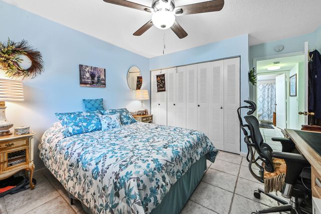 4725 LUCERNE LAKES Boulevard E 202, Lake Worth, FL 33467