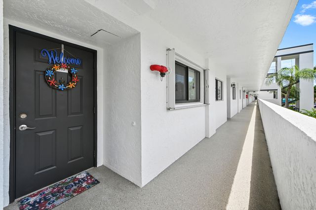 4725 LUCERNE LAKES Boulevard E 202, Lake Worth, FL 33467