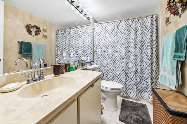 4725 LUCERNE LAKES Boulevard E 202, Lake Worth, FL 33467