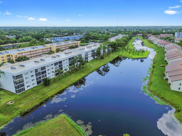 4725 LUCERNE LAKES Boulevard E 202, Lake Worth, FL 33467