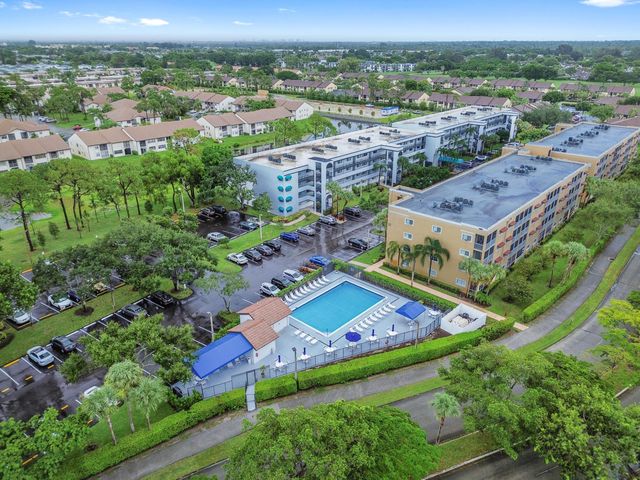 4725 LUCERNE LAKES Boulevard E 202, Lake Worth, FL 33467