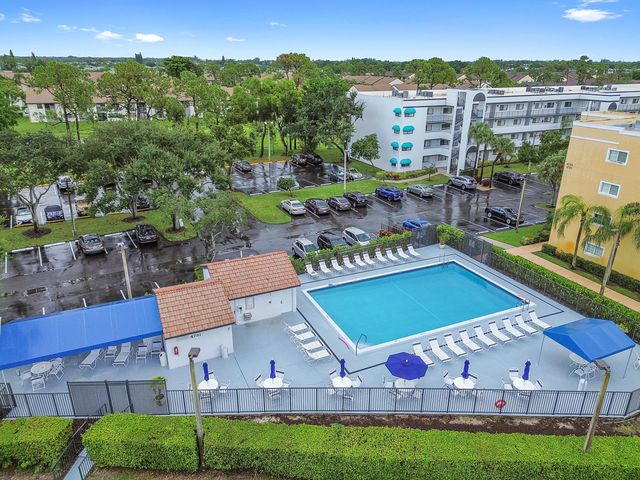 4725 LUCERNE LAKES Boulevard E 202, Lake Worth, FL 33467