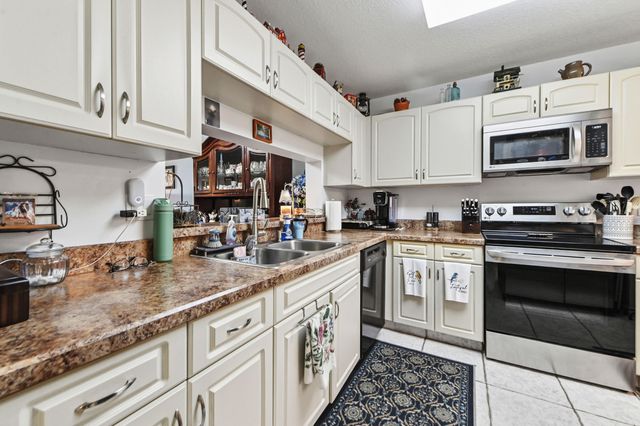 4725 LUCERNE LAKES Boulevard E 202, Lake Worth, FL 33467