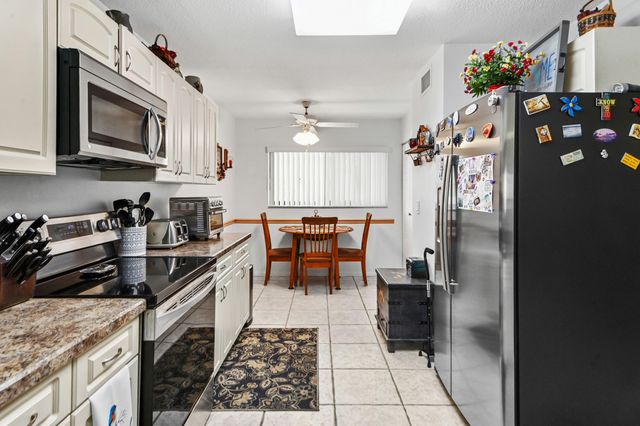 4725 LUCERNE LAKES Boulevard E 202, Lake Worth, FL 33467