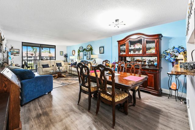 4725 LUCERNE LAKES Boulevard E 202, Lake Worth, FL 33467
