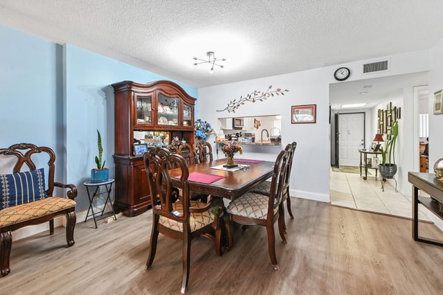 4725 LUCERNE LAKES Boulevard E 202, Lake Worth, FL 33467