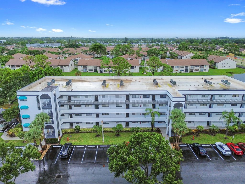 4725 LUCERNE LAKES Boulevard E 202, Lake Worth, FL 33467