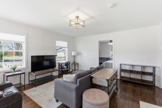 1610 Blocker Cir, Columbia, TN 38401