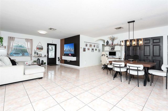 17505 SW 108th Ct, Miami, FL 33157