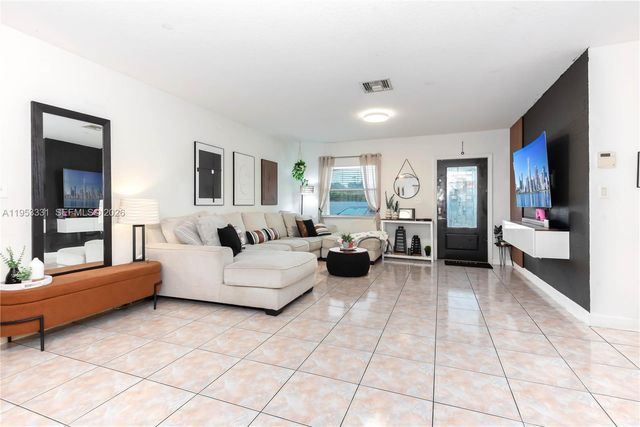 17505 SW 108th Ct, Miami, FL 33157